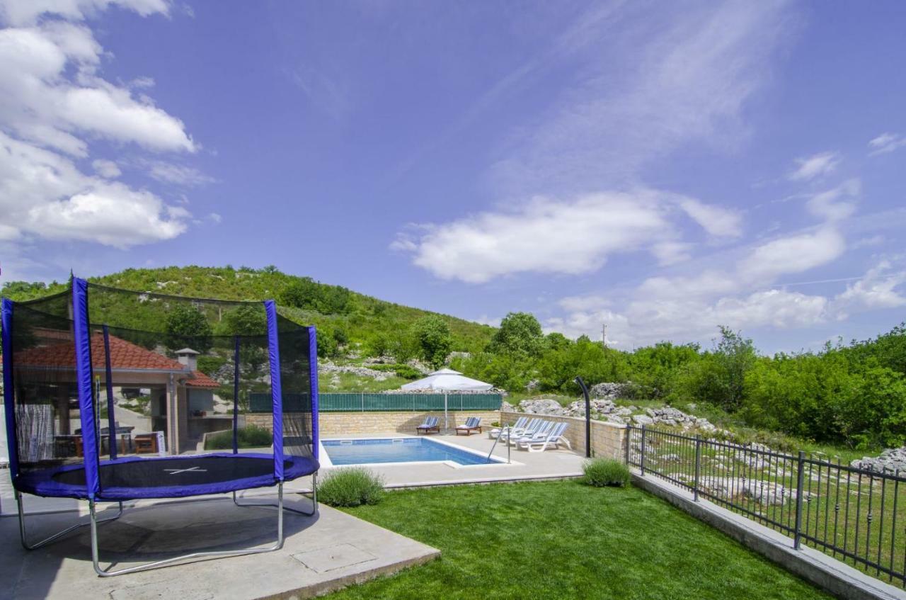 Villa Katja 오미스 외부 사진